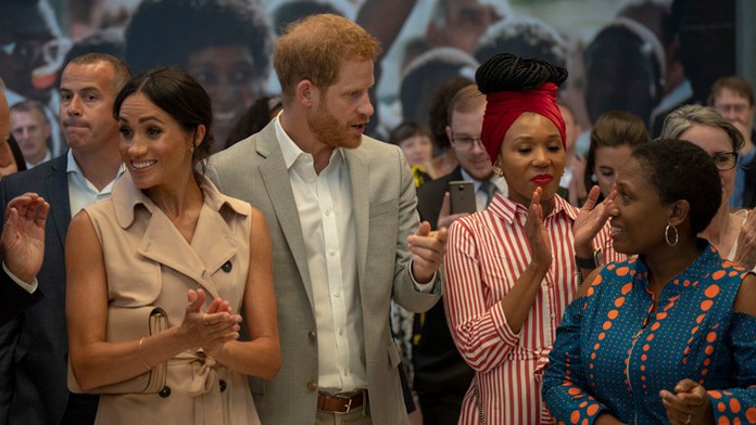 Princ Harry a vojvodkyňa zo Sussex Meghan na otvorení výstavy o Nelsonovi Mandelovi.