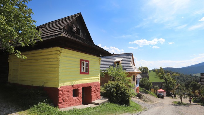 Kocúrkovo vo Vlkolínci: Ani po roku sa nič nezmenilo a dve združenia vyberajú vstupné