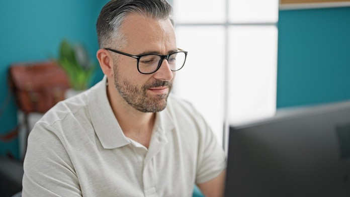 Muž v práci (ilustračná snímka)