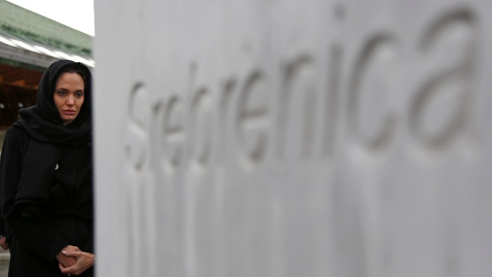 Angelina Jolie v Srebrenici