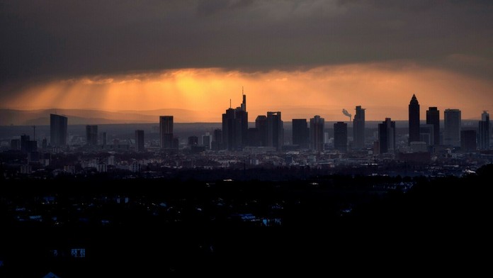 Mračná nad Frankfurtom.