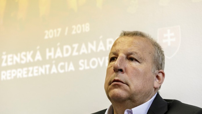 Na snímke nový tréner slovenskej reprezentácie hádzanárok Ján Packa počas tlačovej konferencie Slovenského zväzu hádzanej.