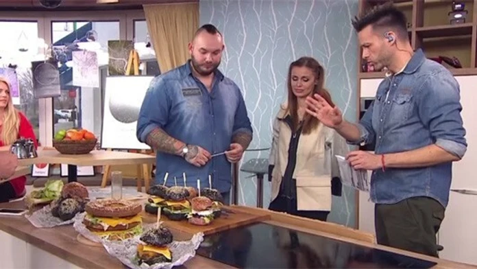 farebne-hamburgery-podla-vojta-artza.jpg