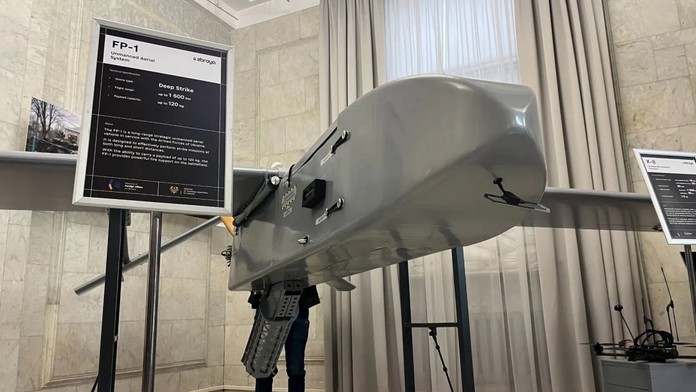 Preglejkový dron desí Moskvu, rafinérie horia: Stojí menej než Šáhid, prekoná 1 600 km a vyrába sa v tisíckach