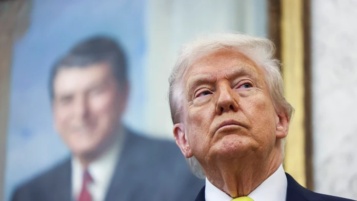 Trump zvýšil Kanade clá o desať percentuálnych bodov, trestá ju za reklamu s Reaganom