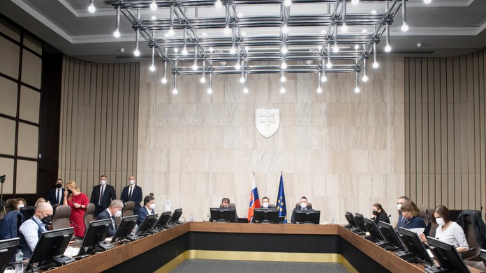 Vláda vraj ľuďom dáva a mestám berie, sťažujú sa samosprávy