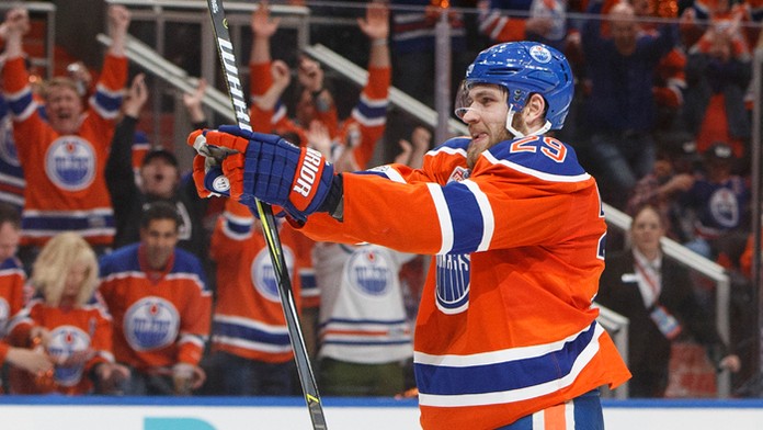 Hráč Edmonton Oilers Leon Draisaitl.