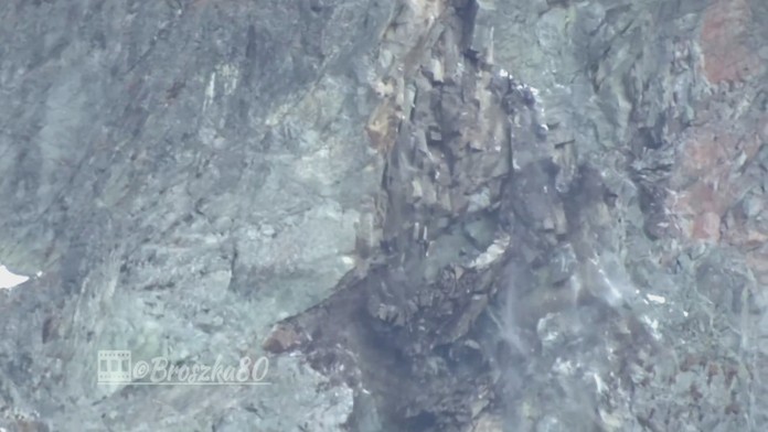 Odtrhnutá skalná lavína z Veľkého Mengusovského štítu.