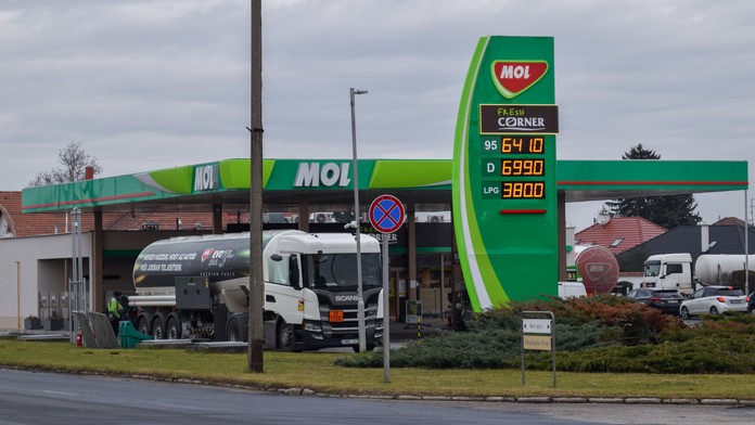 Benzínka MOL v maďarskej obci Rajka