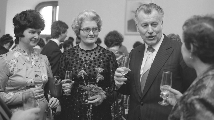 Peter Colotka na archívnej foto počas osláv MDŽ v roku 1980.