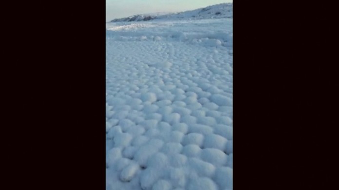 Záhadné snehové gule v Rusku.