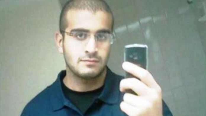 Útočník na gay klub v Orlande.