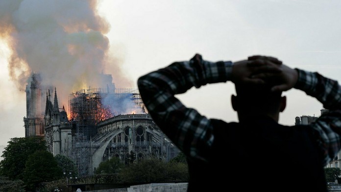 Paríž v smútku po požiari katedrály Notre-Dame