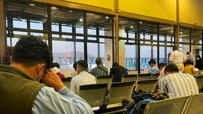 Letisko v Kábule je plné ľudí, ktorí utekajú z Afganistanu