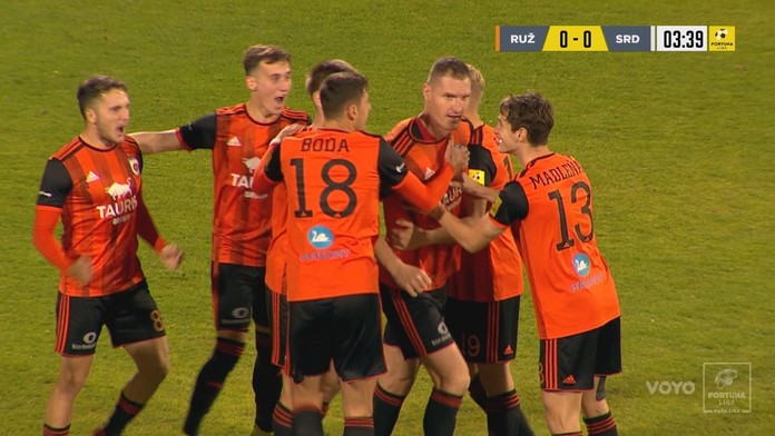 Ružomberčania sa tešia po strelení úvodného gólu.