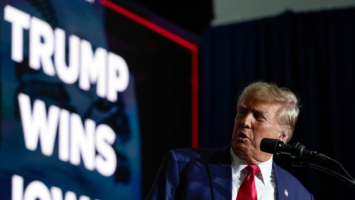 Donald Trump zvíťazil v primárkach v štáte Iowa.