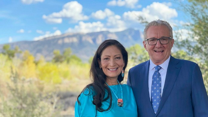 Deb Haalandová s manželom.