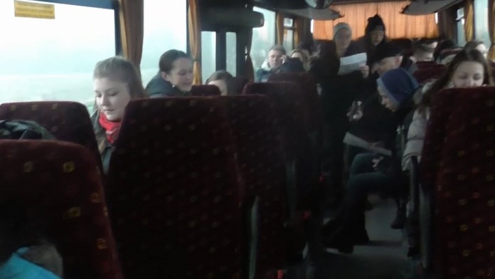 Nečakaná živá hudba v autobuse. V zahraničí reagujú nadšene, takto sa zachovali Slováci