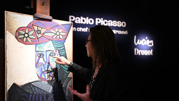 V aukcii sa predal doteraz neznámy portrét Picassovej múzy Dory Maarovej