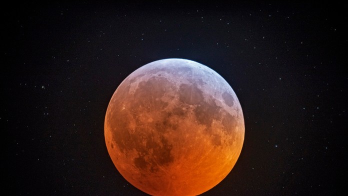 Úplné zatmenie mesiaca v meste Stedman v americkej Severnej Karolíne.