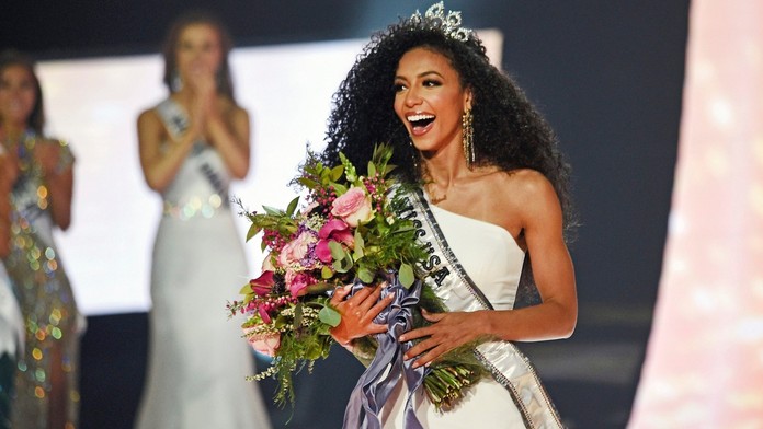 Cheslie Krystová po víťzazstve v súťaži Miss USA 2019.