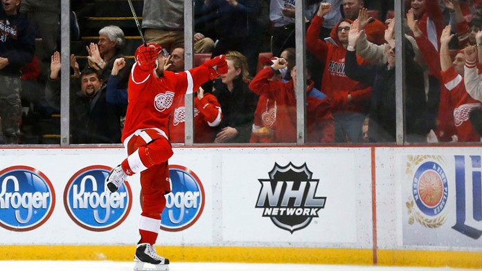 Útočník Detroitu Tomáš Tatar oslavuje svoj gól proti Florida Panthers.