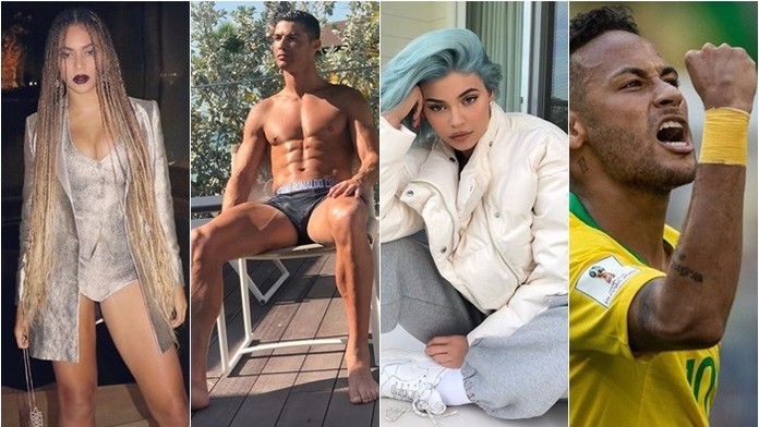 Ron Hainsey z Toronta oslavuje gól proti New Jersey.