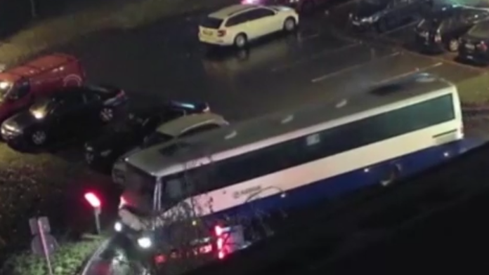 Autobus v drive-ine.