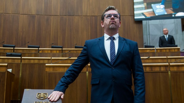 Známy poslanec KDH nafúkal po dopravnej nehode. Zrazil sa so zverou, strana reaguje