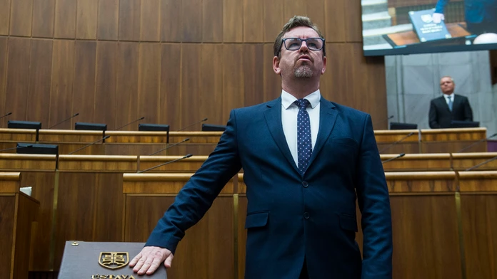 Známy poslanec KDH nafúkal po dopravnej nehode. Zrazil sa so zverou, strana reaguje