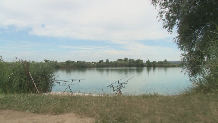 Rybár dobodal po hádke mladého muža. V stredu sa postavil pred súd