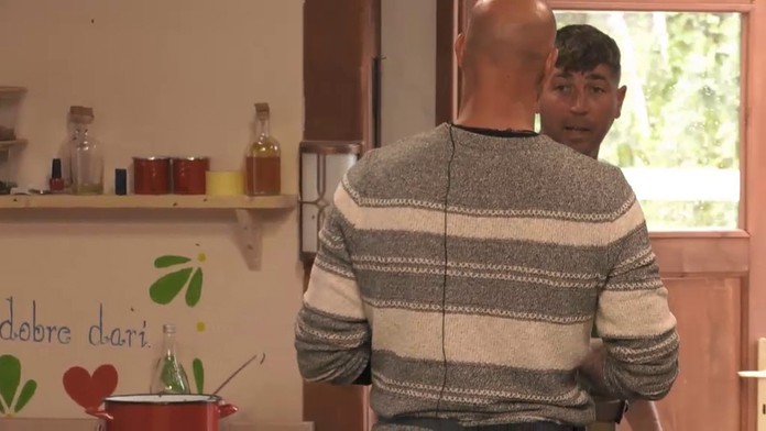 Aleksander Barkov z Floridy oslavuje so spoluhráčmi gól proti Coloradu.