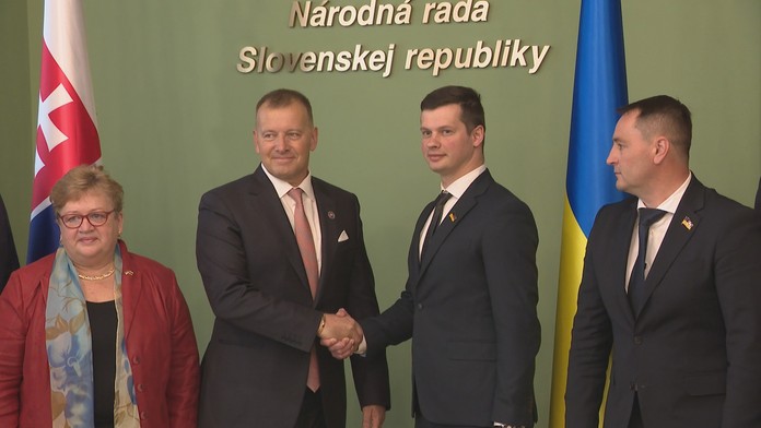 Naši poslanci dostali pozvánku na návštevu do Kyjeva. Tu sú ich reakcie