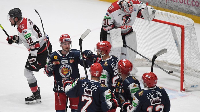 Na snímke radosť hráčov Zvolena po prvom góle