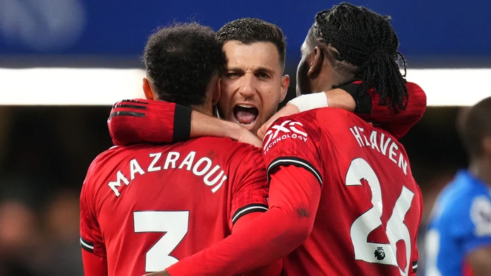 Manchester United bral zo Stamford Bridge všetky body. Klub z veľkej šestky na pokraji vypadnutia