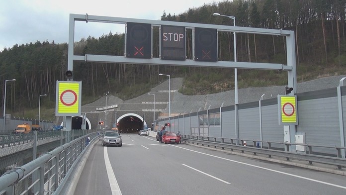 Uzatvorená časť diaľnice pri Žiline