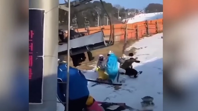 Pokazený vlek spôsobil chaos v lyžiarskom stredisku..jpg