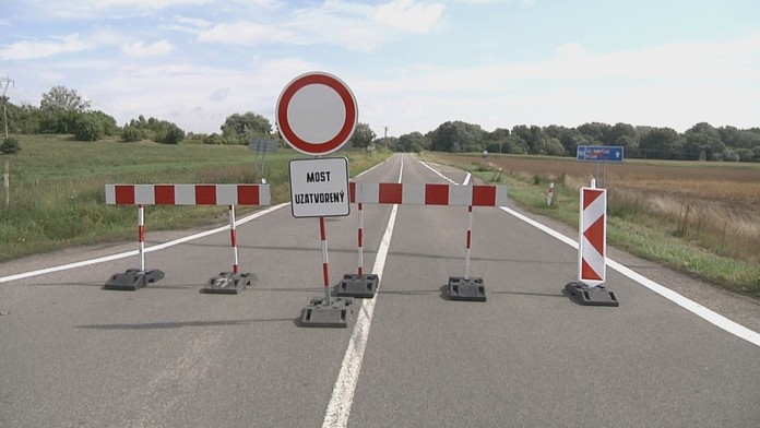 Uzatvorený most na Zemplíne
