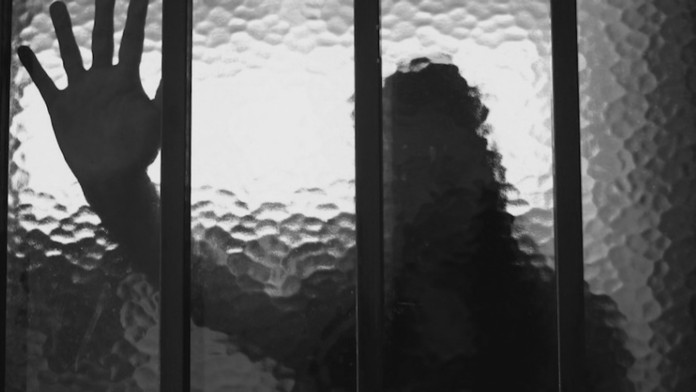 Šokujúci prípad z Nového Mesta nad Váhom. Matka (37) brutálne týrala svojho syna (4)