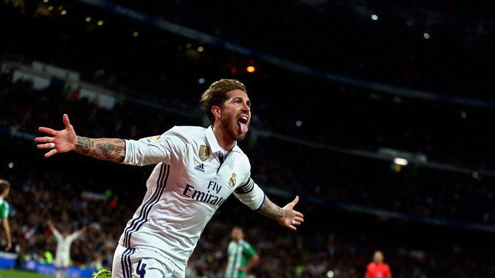 Sergio Ramos z Realu Madrid sa teší po góle proti Realu Betis.