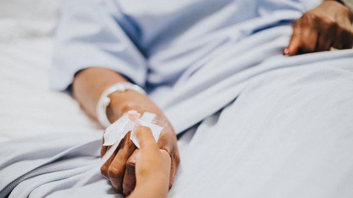 Vedci bijú na poplach. Smrtiaca baktéria môže požierať implantáty, infúzie či stehy pacientov