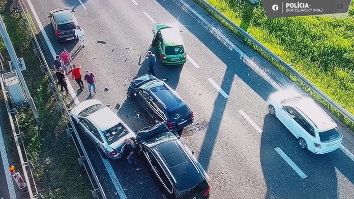 Diaľnicu D1 v smere z Bratislavy na Trnavu sprejazdnili. Odstránili už aj následky nehody v smere do hlavného mesta