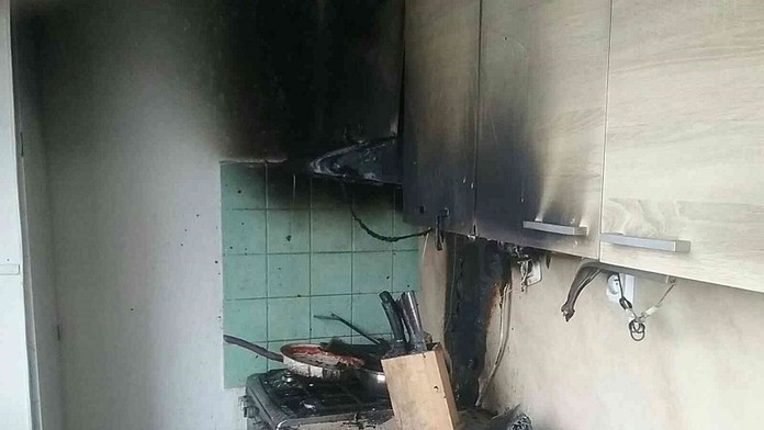 V Holíči horela kuchynská linka. Požiar sa rozšíril zo sporáku