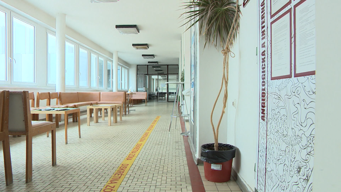 Už o dva týždne môže byť ambulancií menej, lekári nezvládajú vysoké náklady. Štát hľadá peniaze na pomoc