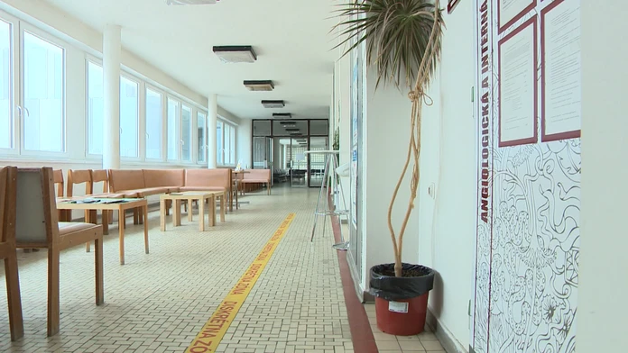 Už o dva týždne môže byť ambulancií menej, lekári nezvládajú vysoké náklady. Štát hľadá peniaze na pomoc