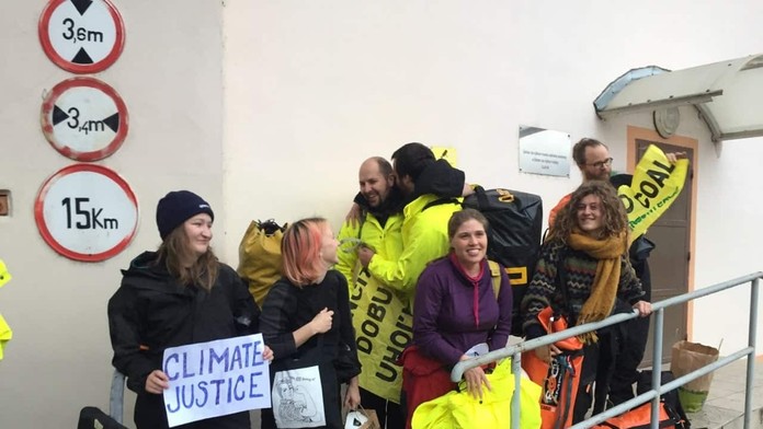 Prepustení aktivisti Greenpeace z väzenia v Ilave.