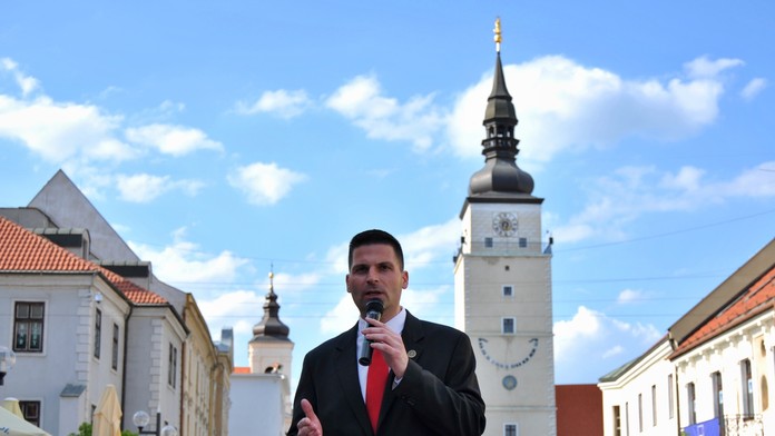 Willian z Chelsea oslavuje gól v pohárovom zápase proti Sheffieldu Wednesday.