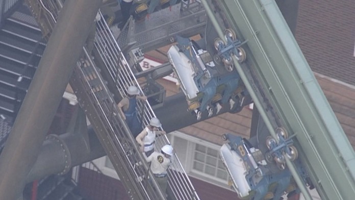 Turisti uviazli na horskej dráhe.