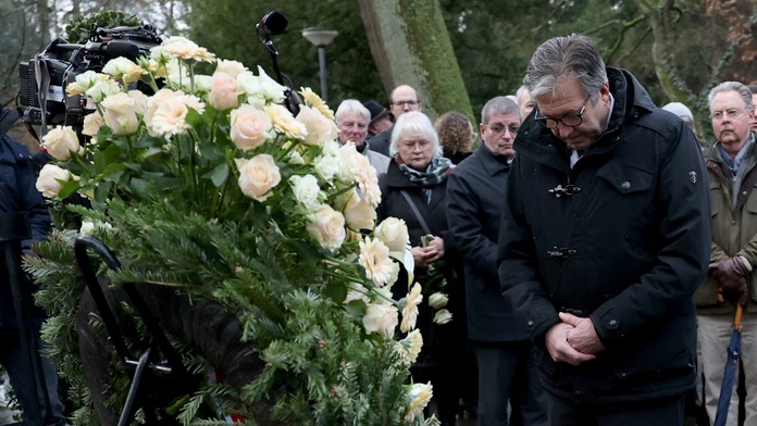 Útok v Bavorsku je zlomom v predvolebnej kampani. Nemecké médiá píšu o definitívnom rozchode s Merkelovou