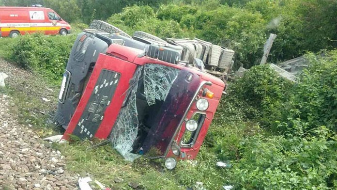 V Zemianskych Kostoľanoch sa zrazil vlak s kamiónom.